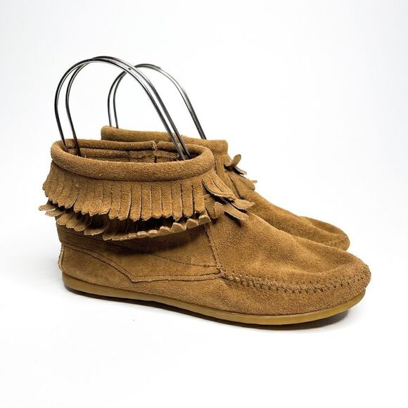 🍋 Minnetonka • Girls’ Double Fringe Side Zip Moccasin Bootie Size 4 - Picture 1 of 9